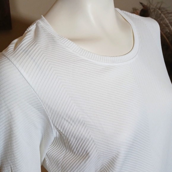 Weekends by Chico's Sz 1 (M) Textured Long Sleeve Tee - Picture 2 of 8